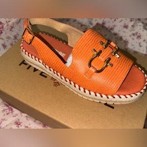 WITTY ADJUSTABLE OPEN TOE SLING